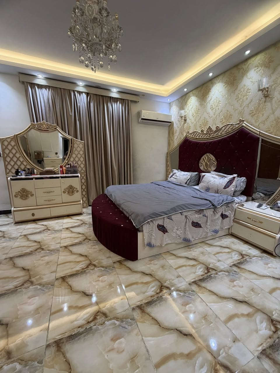 غرفه نوم تركيه ثقيله
طول الكنتور 3 امتار وربع ظهر بلوك ثقيل جدا

للاتصال *********** وات ساب فقط

المكان بغداد
