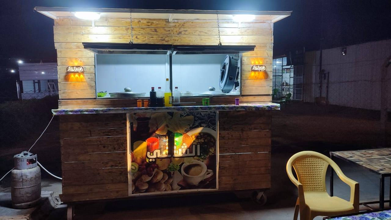 السلام عليكم
كشك  تزكام ثقيل متنقل للبيع لعدم التفرغ له 
بي فتحتين 
باگلة
 ولبلبي 
وترهم اي شي اكلات شعبية وكذلك عصائر طبيعية 
يعني اي مشروع تكدر تفتحة بي 
الي ابو مصلحة ويريد يسترزق منة 
الطول مترين ونص 
العرض متر ونص تقريباً 
الإرتفاع مترين 
مع كافة ملحقاتة 
طباخ عدد 2
مع منظم وصوندات 
وكذلك كهربائيات كاملة وجديدة 
ومجهز بمنظومة غاز يعني يشتغل كل الموجود البي علة قنينة وحدة 
يعني بس تتوكل  وتبيع والله يفتحها بوجهك 
للاستفسار ***********
واتساب او ماسنجر كذلك موجود
المكان في الديوانية ويوجد نقل لكل المحافظات 
السعر 900 بي مجال
