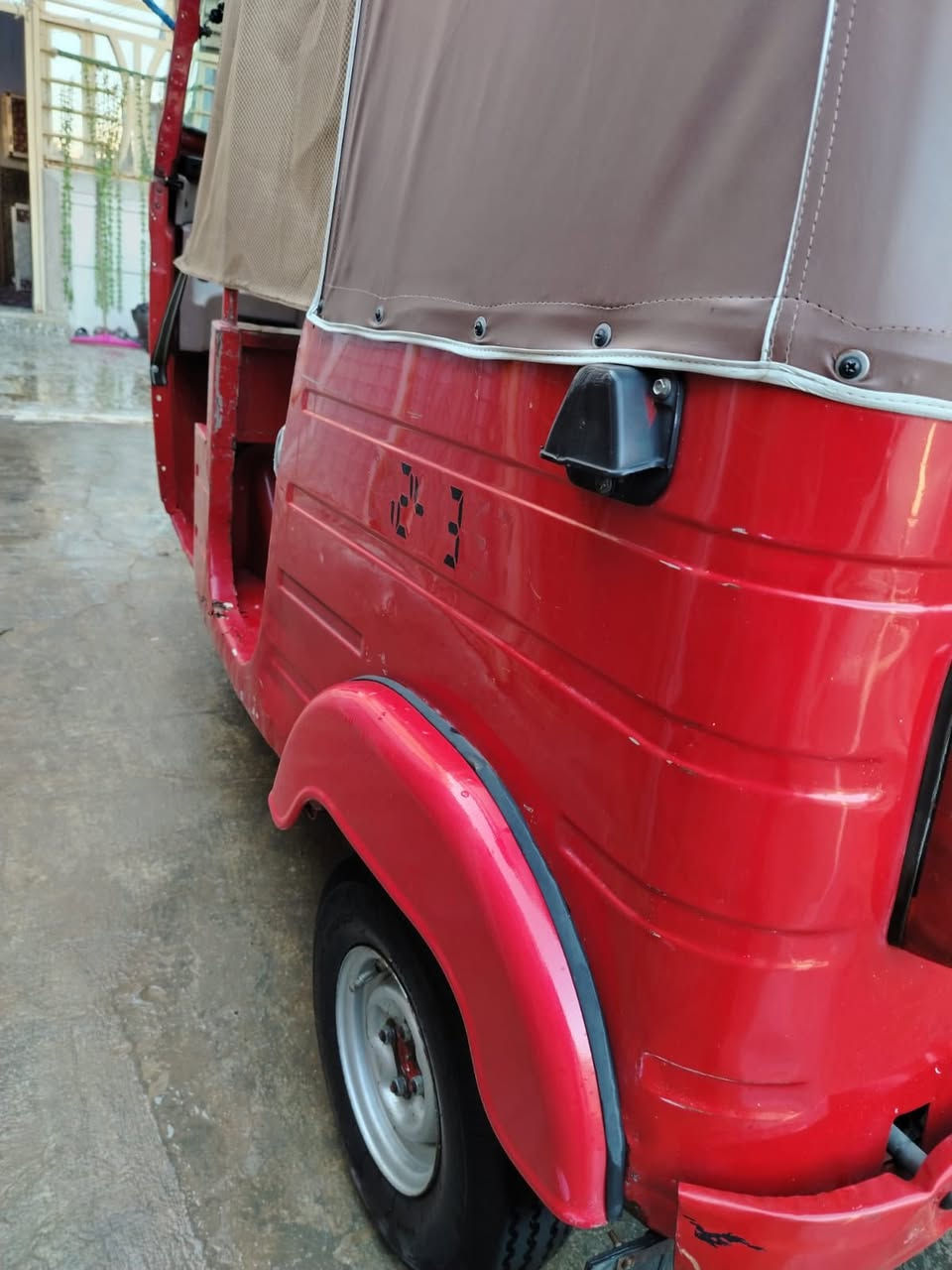 السلام عليكم تكتك مديل 19شهر1رقم وسنويه تكتك نضيفه بس المكينه بيه كرنك يعني لاطشه وضربته مثل ماموضحه بل صوره الباقي كله نضيف شوفت عينكم بل صور  مكاني الدوره ابودشير رقمي *********** السعر 5600وبيه مجال
