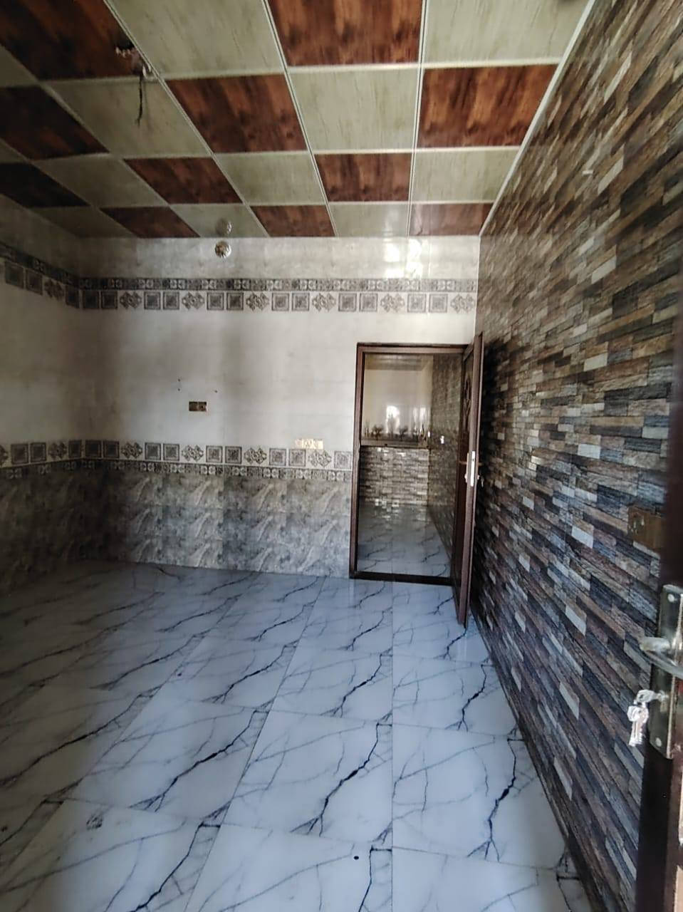 بيت للايجار 50 متر طابق ونص
يحتوي على غرفه وصاله واستقبال ومطبخ وصحيات عدد 3 غربي شرقي مغاسل داخل وخارج
حي ميثم التمار قرب اسواق برتقاله قرب الحولي مستشفى الكفيل
ايجاره ٣٠٠ قفل 
للاستفسار اتصل على رقم او وتساب 
***********
