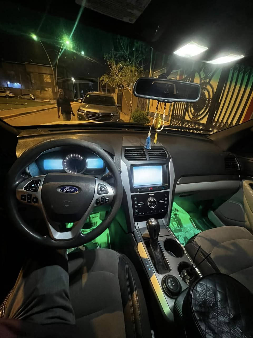 فورد اكسبلور 2013
رقم بغداد انكليزي بأسمي السنوية 2029 تحويل مباشر بأسم المشتري
محرك 3600 دفع امامي 
كشنات كهربائية سبورت VIP
تخم تاير جديد 
تبريد مركزي 3 قطع 
 المحرك والكير والحدادية كفالة 
بدي السيارة ع الفحص لان بيها مكانات صبغ 
السيارة حادثها غرق وللامان مبدل ظفيرة كاملة وشغالة خير من الله 
السيارة شغل وتوكل وين ماتريد 
مكاني البصره
السعر 125 وبيها مجال

‭***********‬
