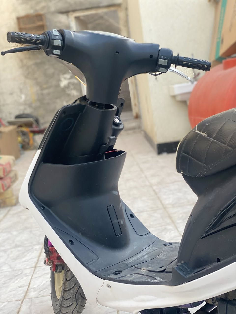 سلام عليكم
شباب دراجه ماكس عداله نضيفه 

كهربائيات كلها شغاله 

ويلات تزويد 

دبل خلفي امامي تزويد

كزوز csرياضي 

يدات برية وسكليتر تزويد 

سبايدر كاربون فايبر 

مكينه مبوشه 49 مفتوحه مره وحده 

دراجه خير منالله 

(سعر 700 وبيها مجال 

 مكاني البصره الجزيره اليوبه  )

***********
