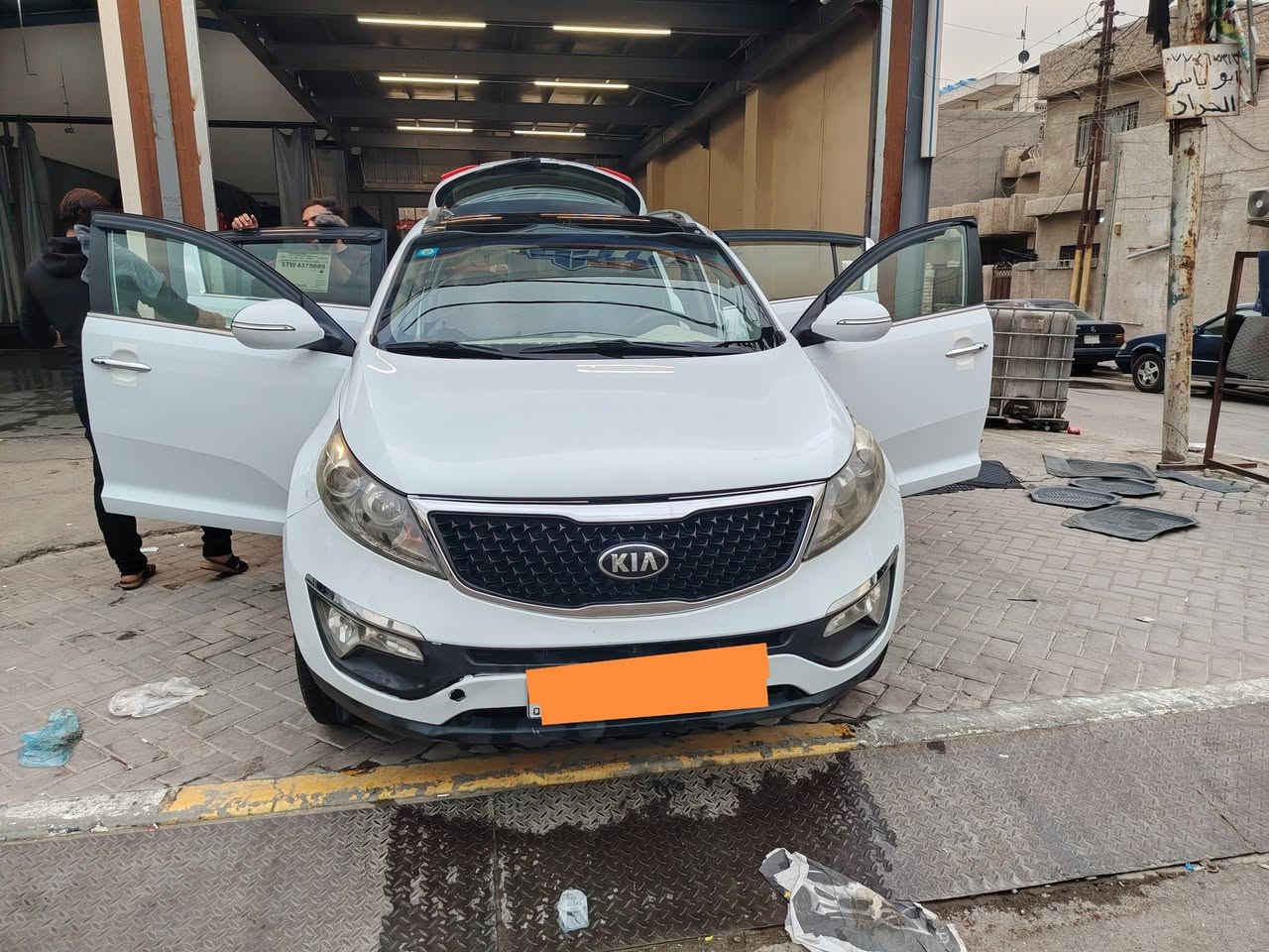 للبيع سبورتج  خليجي لون ابيض  
مكفولة كفالة عامة ماعدى شخوط بسيطة موضحة بالصور 
فول مواصفات 
بصمة وبانوراما 
تخم تايرات جدد 
رقم بغداد الجديد 
سنوية وهزة جديدة 
ماشيها 165 قابل للزيادة
مكانها بغداد الدورة
باسمي تحويل ثاني يوم 
 للاستفسار اكثر 
اتصل على الرقم او  واتساب 
‭***********
