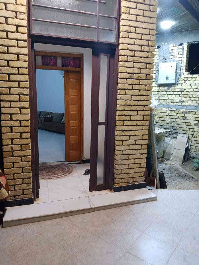 بيت للبيع طابو اسهم السفينة شارع الزهراء مساحة 240م طابق كرنكريت بناء حديث ثلاث غرف صالة واستقبال ومطبخ وكراج السعر 210 الاتصال ***********
