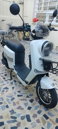 للبيع R900 مستخدم شهرين جديد للبيع سعر 450 07706698498