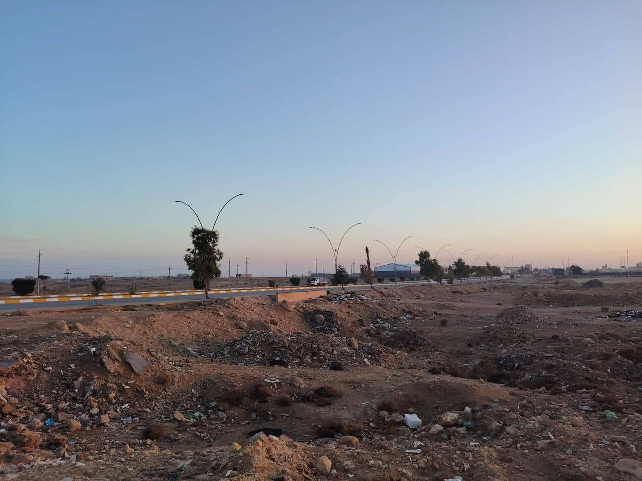 قطعة أرض للبيع طابو صرف توزيع الكهرباء 
مساحة/240م
كما موضحه بالمخطط
السعر/9 مليون قابلة لتفاوض 
عنوان المكتب/حديثة/حي العسكري/مقابل أسواق علي نصيف قرب دائرة شبكات حديثة 
للاستفسار الاتصال ع الرقم.    ***********
