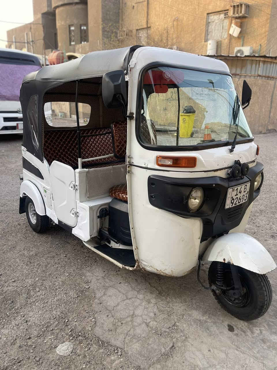 باجات للبيع مديل ٢٢  بسمي  تحويل ثاني يوم رقم انكليزي محرك كفاله مبدل فقط ولفات والبدي شوفه العين تكتك حلوه نضيفه ماناقصها شي كبل للشارع مسجل لايت زنون عالي ناصي كهربائيه كلها شغاله سعرها 6600 وبيها مجال للشراي مكاني البصرة المعقل الابله شارع البلم وهاذ رقمي بي واتساب ***********
