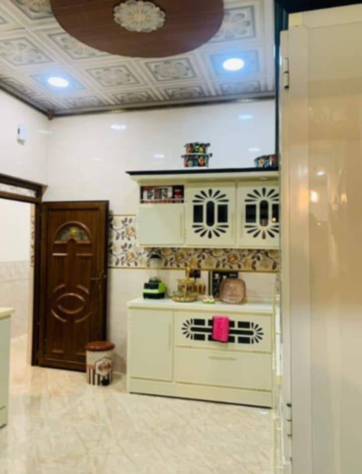 السلام عليكم بيت للبيع المساحه 150 متر الوجه 5 النزال 30 البيت طابقين 3غرف 3صحيات مقابل أسواق الجامعه لتواصل *********** البيت بأسمي التحويل مباشر
