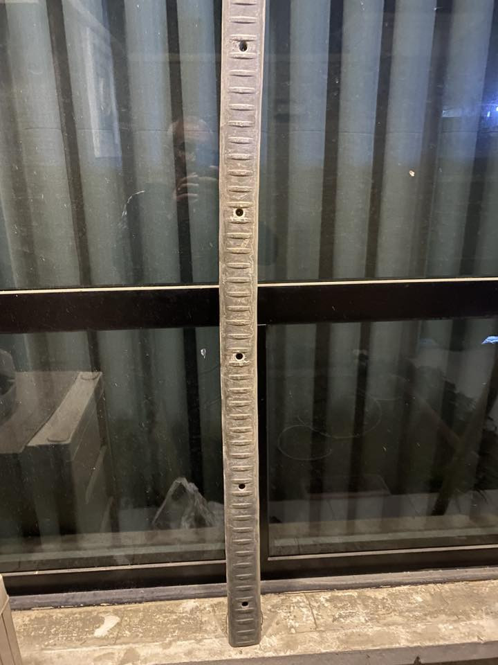 غراض لاندكروز ٢٠٠٢ للبيع بالاظافة إلى زوج درايم شفت الإكسل الأمامي السعر ٣٠٠ الف الاتصال على ***********
