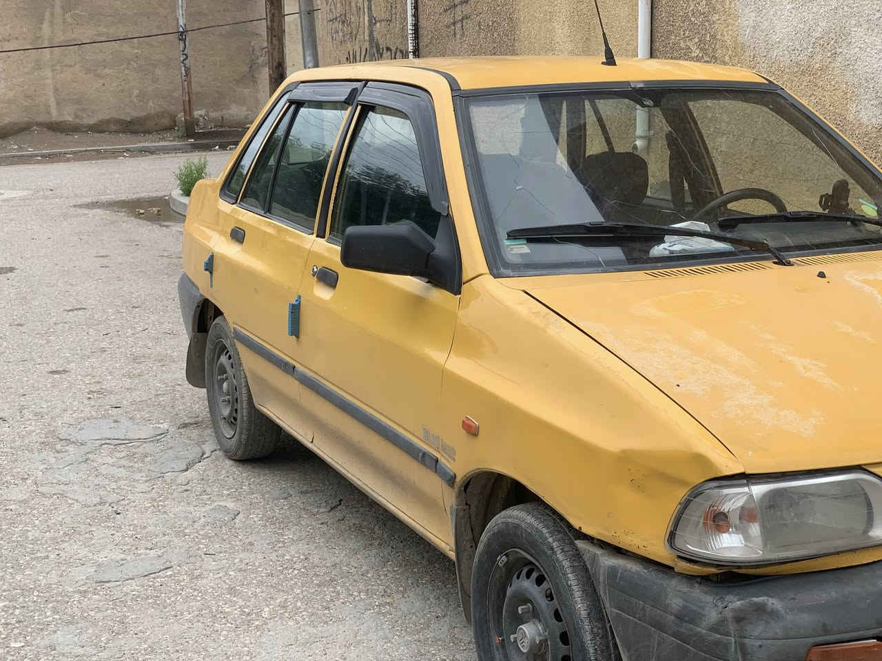 السلام عليكم 
سايبا 2011
مصفره هيه غرامه 
صواصي مكفولات كفاله عام عله وضع شركه 
تخم تاير 
السعر ٢٦ بيه مجال حك جيتك 
*********** ❤️
