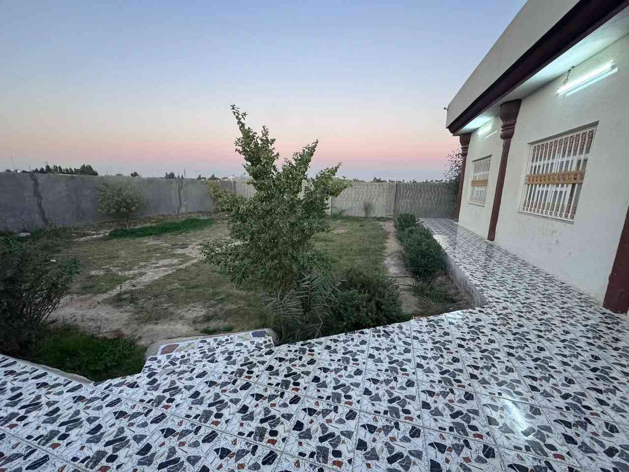 دار للبيع طابو زراعي سند 25 مساحه 740 متر واجهيه  40 متر  منطقه سكنيه كافت الخدمات العنوان/ حله طريق ياحسين نزلت سعد بيجو السعر 120 مع المجال       ملاحظة ------ بناء بلوك للاستفسار ***********   +  ***********
