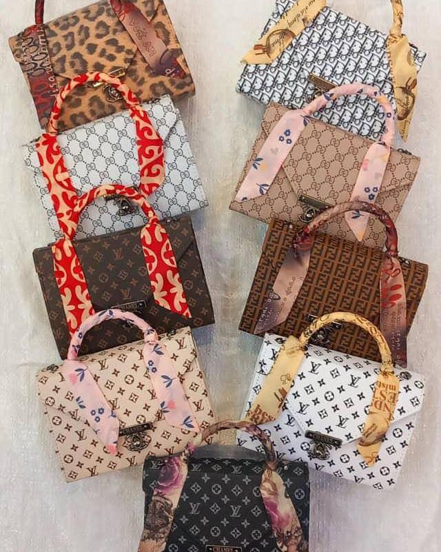 عروض تجنن استغلوا عرض لفترة محدودة

حقائب نسائيه درجه أولى 

متوفر توصيل الجميع محافظات العراق بس 5الاف التواصل معنا ع واتساب ***********
