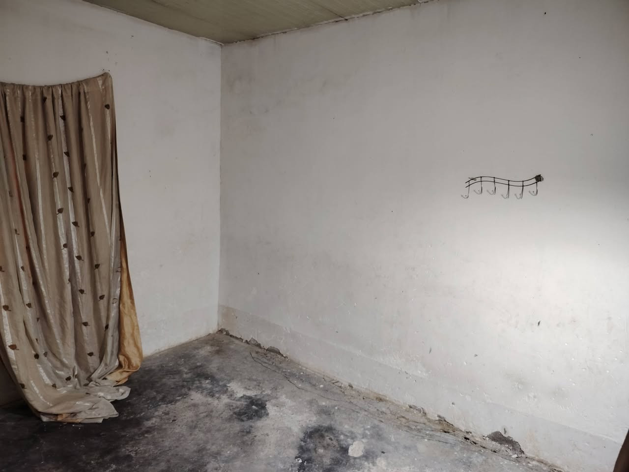 السلام عليكم بيت زراعي للبيع سند 117 للبيع مساحه 120 متر البيت يرادله ترتيب البيت منطقه سويب السعر 50 وبي مجال قليل استفسار اكثر ***********
