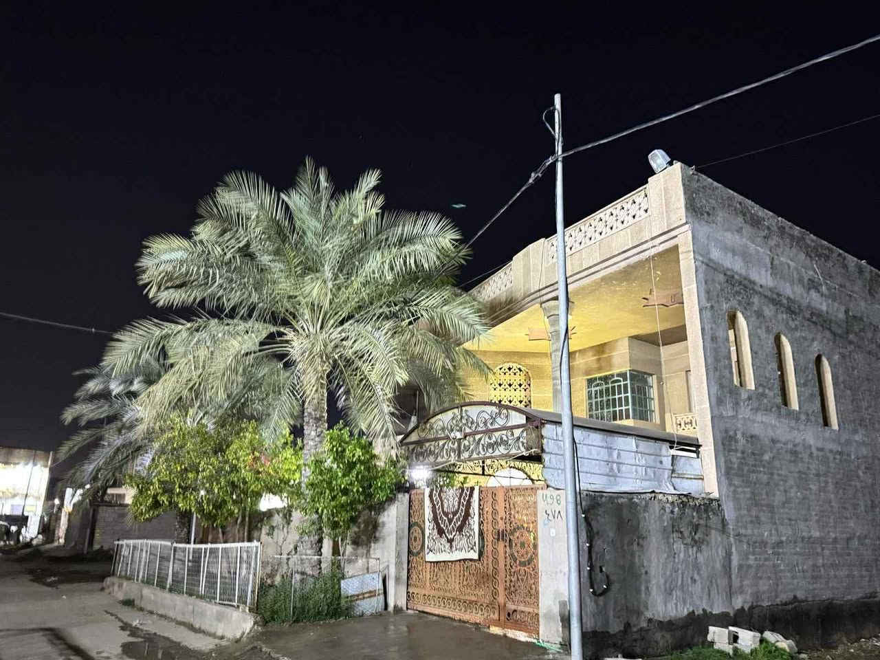 السلام عليكم بيت طابقين طابو صرف في بغداد مساحه ٣٠٠ في ابو غريب حي المهندسين البيت محافظ عليه حالته جيدا جدا والمنطقه جاب يشتغلوها مجاري وتبليط صاعده قرب السريع الفلوجة يحتوي خمسه غرف نوم مصروف عليه بل جديد ترميم كامل وشغل بواري حديث ومطبخ حديث ومخزن خارجي بناء جديد وحدائق الي عنده استفسار
ر عن السعر او البيت يتصل عله الرقم ***********
