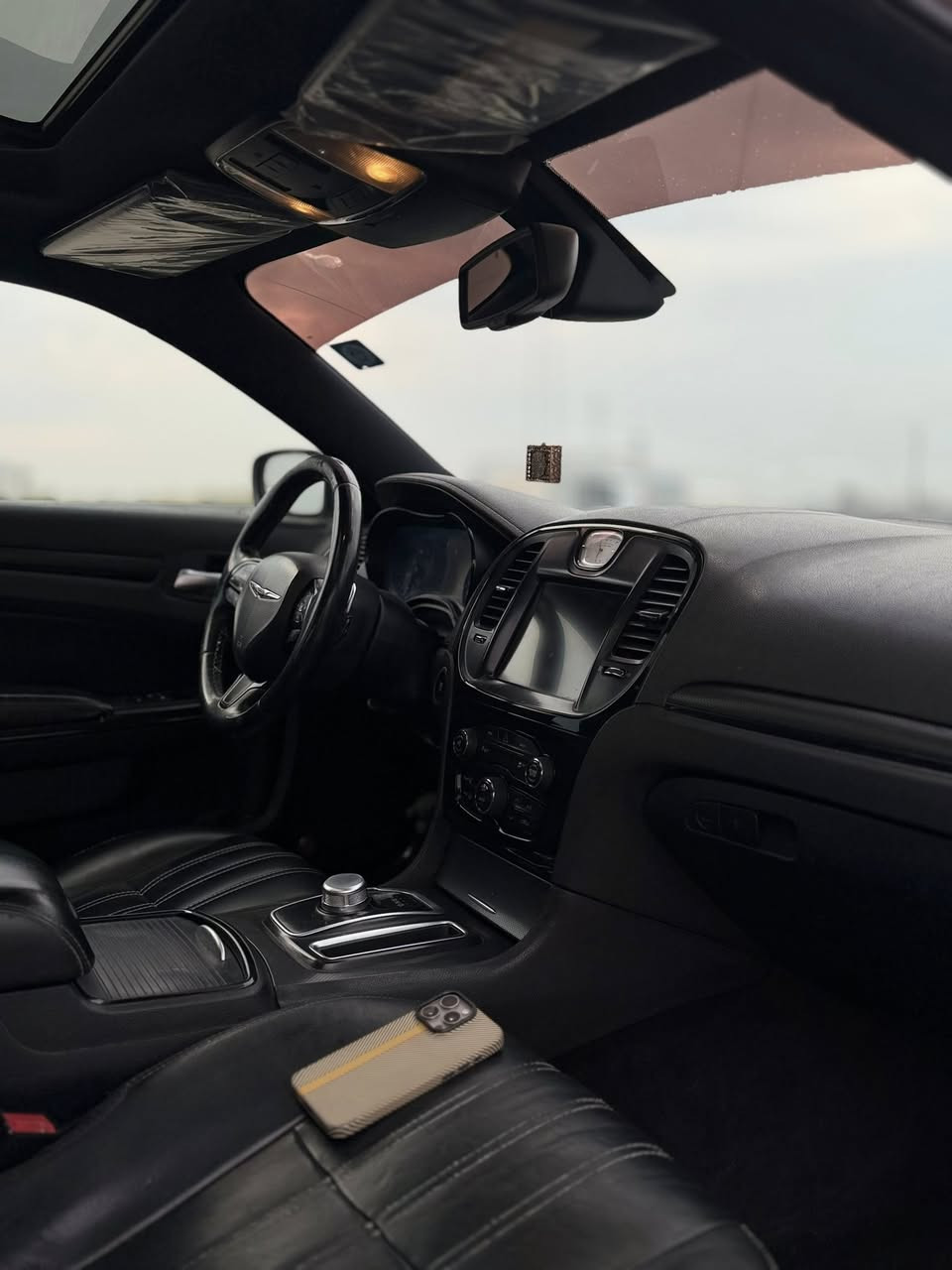 ملاحظه البيع نقد او اقساط 

كرايسلر S300
كلين تايتل 2015
معروفه مواصفات ال S
السياره جديده ونظيفة 
بنوراما 
دمام خلفي +سستم سماعات
رادارات
تدفئة مقاعد +تبريد
سونار مرفق 👇

رقم الهاتف 

‭0782 916 3254‬
