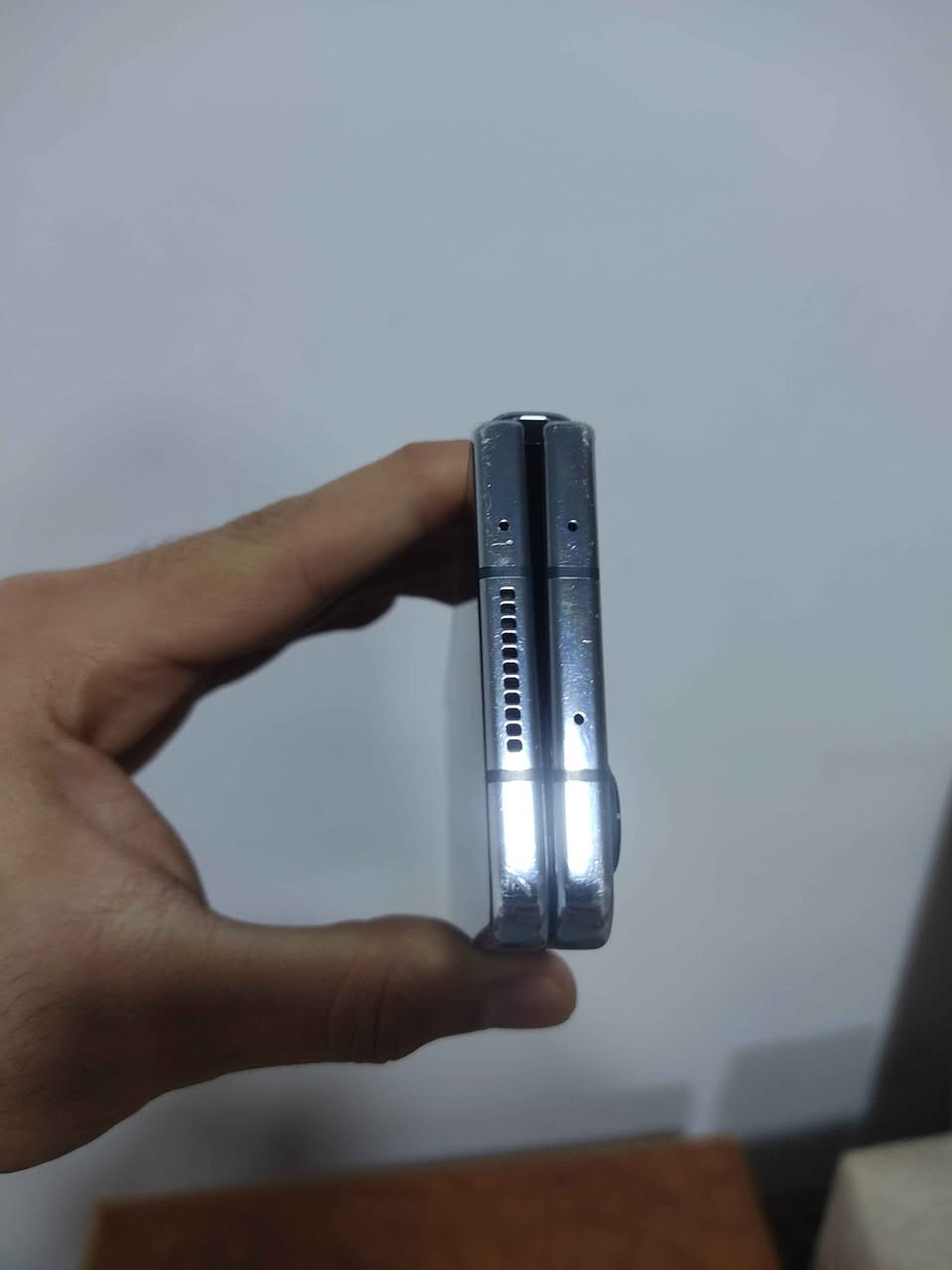 Galaxy Z fold 4 
Snapdragon 8+ gen 1 
کامێرایەکی زۆر جوان 
مۆبایلێکی زۆر خێرا 
256gb
Ram 12gb
شاشەی ناوەوەی ئیش ناکات 
شاشەی دەرەوەی وردە شوختی سەر شاشەی هەیە 
نرخی 229 هەزار 
گەیاندن بەردەستە السليمانية, العراق


**إذا كنت صاحب هذا الإعلان وتريد حذفه لأي سبب، رجاءا أرسل رسالة إلى الدعم الفني**