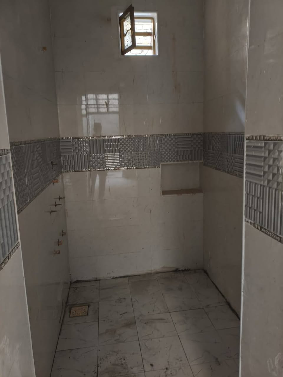 خلفه سيراميك شغل نضيف ومناسب حاليأ متفرغ ‏‪***********‬‏
