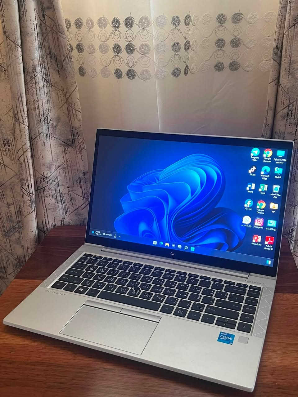 لابتوب HP جيل حادي عشر للبيع .
السعر : 385 الف وبي مجال قليل
اللابتوب مفول مواصفات 
بصمة اصبع
سبيكرات بجانب الى الكيبورد 
تصميم سلم ووزنه خفيف
حواف شاشة نحيفه .

اللابتوب جدا نضيف وادائة قوي وممتاز يفيد الي عنده دراسة او العاب متوسطة او غيرها من الاستعمالات .

المواصفات :
المعالج intel cori5
الجيل : الحادي عشر (11TH)
كرت الشاشة :Intel iris graphics 
الشاشة : فول اچ دي (FHD) حجم 14.3 دقتها والالوان جدا واضحه وتشغل 4K بالمشاهدة .
الرام : 8GB نوع DDR4 فدشي راقي .
الذاكرة :  256GB  ssd M.2 ارقى شي بالهاردات
كيبورد عربي انكليزي ضوئي ليزري .
كيبورد ميكانيكي .
سماعات ستيريو تكون باعلى اللابتوب .
كامرة امامية واضحه
غالق كامره سلايد
بطارية اللابتوب ليثيوم تطول فوگ ال 4 ساعات بالاستعمال المكثف.

المنافذ :
منفذ تايب سي للشحن
منفذ  تايب سي للبيانات 
منافذ USB 
منفذ HDMI
منفذ سماعات
وغيرهن بعد.

المميزات:
لون سلڤر من الخارج والداخل 
كيبورد ضوئي ليزري
الشاشة حجم 14.3 بحواف ناعمه جدا.
اللابتوب نضافته كلش حلوه ماصارلي فتره من ماخذه .
منصب عليه وندوز 11 برو مفعل مدى الحياة.
منصب عليه اوفس مفعل مدى الحياة .
كيبورد عربي انكليزي ليزري ضوئي.
كامرة امامية جدا واضحه.
غالق كامرة سلايد.
سماعات ستيريو بجانب الى الكيبورد .
بطارية اللابتوب ليثيوم تطول وياك 
بالاستعمال المكثف اقل شي 4 ساعات

الملحقات:
ملحقاته كلها موجودة واصليه
كيبل ثلاثي اصلي.
شاحنة اللابتوب الاصليه  .
جنطة لابتوب بعدهي جديده غير مستخدمه .

اللابتوب كلش نضيف ومواصفاته قويه ومحترمه وتصميمه كلش مرتب . ومابي أي نقص كيبورد سماعات انترنت شاشة كامرة كله شغال وممتاز وماب اي نقص من اي ناحية .
وكلشي بي بعده جديد ونضيف مثل ماموضح.

السعر : 385 الف وبي مجال قليل .

مكاني النجف والي يريده توصيل هم موجود ان شاء الله .

*********** بي واتساب

(لابتوب للبيع بغداد اربيل دهوك الانبار البصرة حاسبة محمولة منضدية اج بي hp pc laptops laptop computer )
