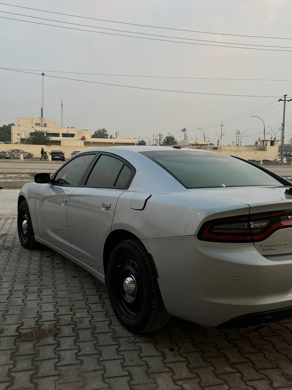 جارجر بوليسي موديل 23
موصفات sxt
سياره بيه بارد شوي بل بنيد وجاملغ
سياره جديده ماشيه 3الاف
سعر سياره 250$  وبيه مجال 
مكان سياره كوت 
واتساب :***********
