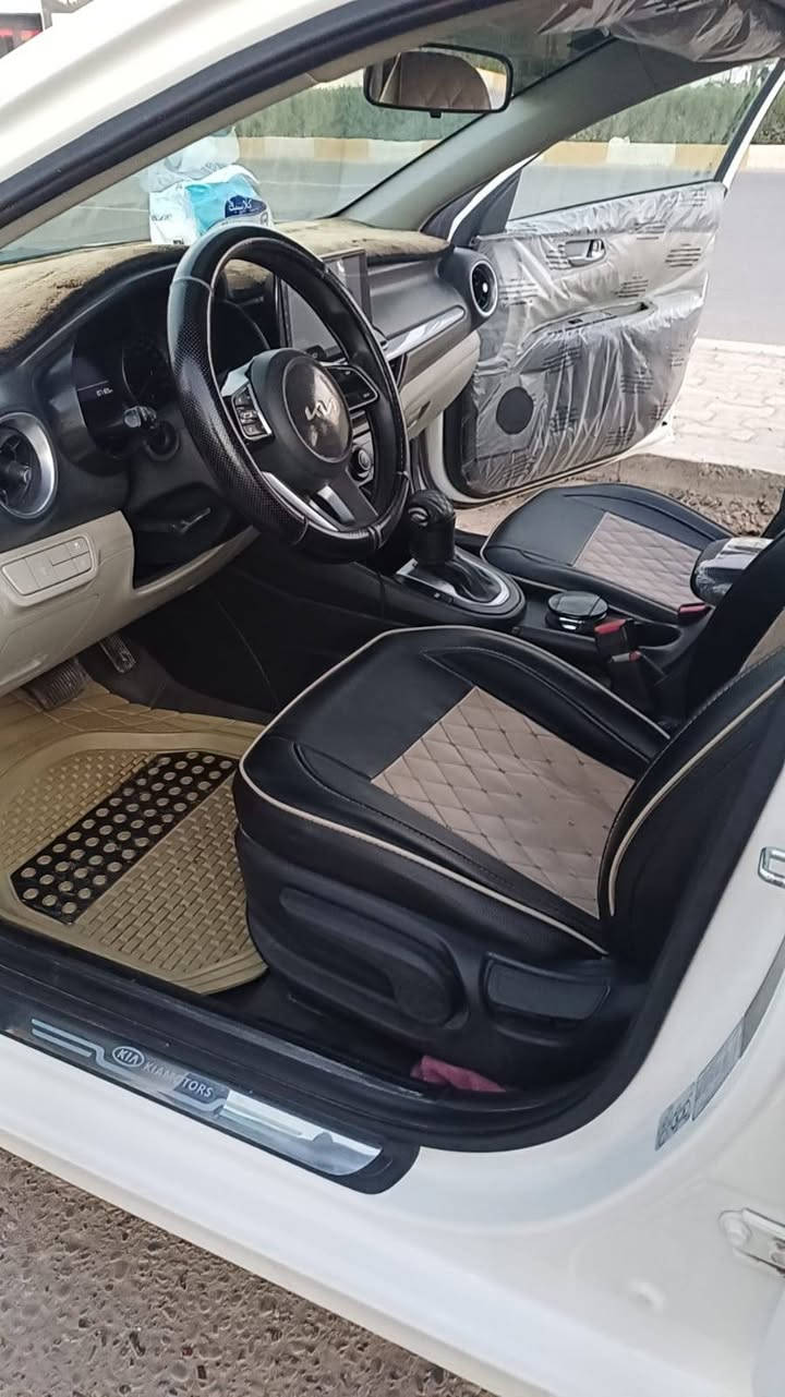 السلام عليكم
للبيع 
كيا سيراتو 2022
السيارة خليجي فول مواصفات الخليجي المعروفه
مبدل باب عكس السايق بلادي 
السعر 165وبيهة مجال 
***********
***********
