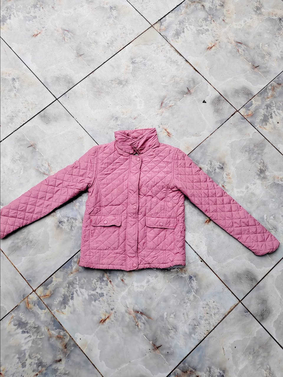 سلام عليكم
قمصله أطفال ولادي بناتي ابيع شلعه وحده شليف يحتوي عله 63 قمصله
ب 30 ألف يعني تطلع القطعه ب 500 دينار 
القطع كلش حلوه وجديده
 ***********
