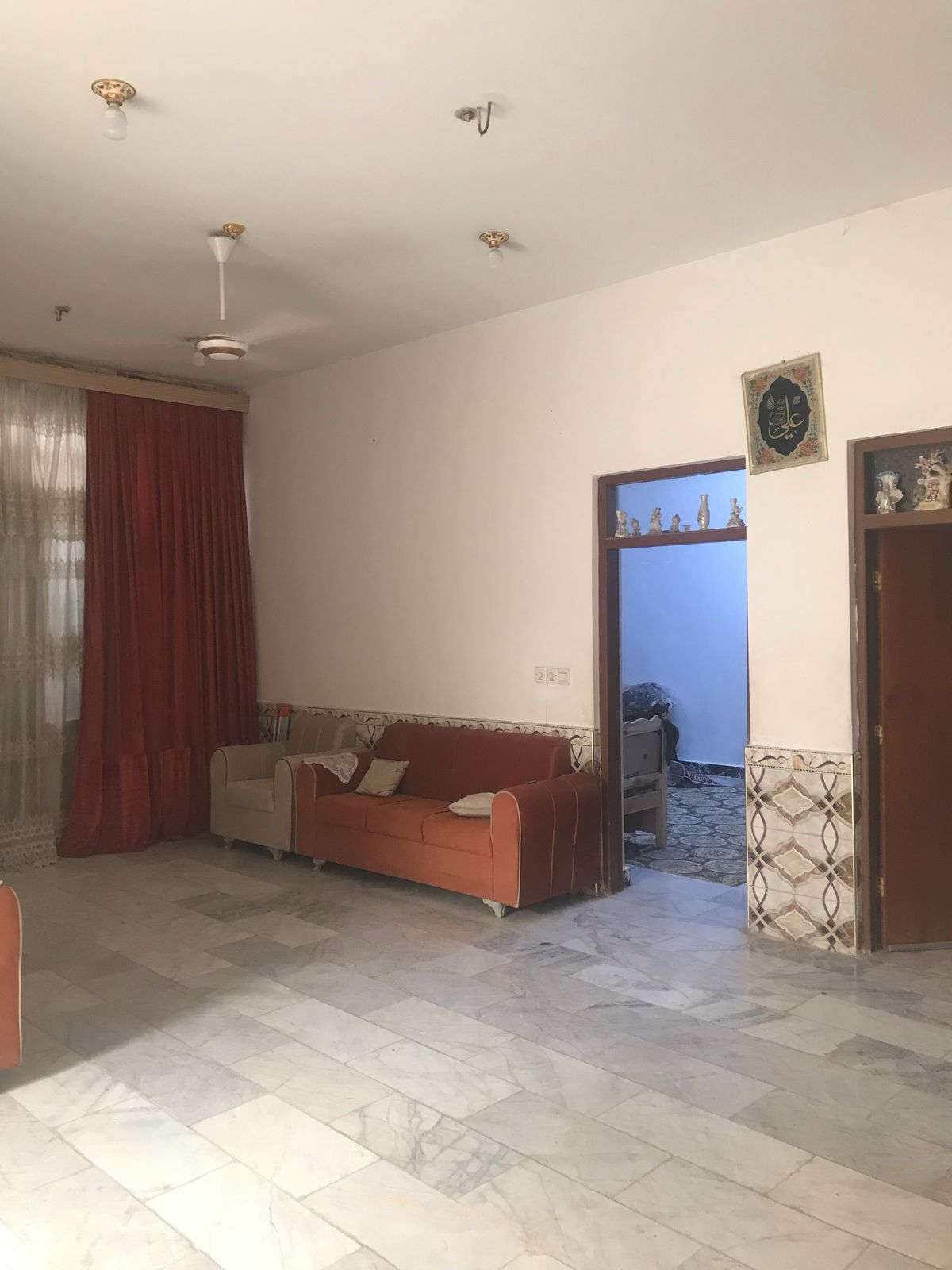 بيت ع سفينه قرب جامعه لصادق شارع فدك الزهراء طابو اسهم  مساحه ٢٥٣ م للبيع  طابقين كونكريت طابق الارضي غرفتين صاله مفتوحه ستقبال مطبخ حمام خارجي وداخلي ومناور ٢ السعر 200 وبي مجال قليل بلاش  ***********☎️***********☎️
