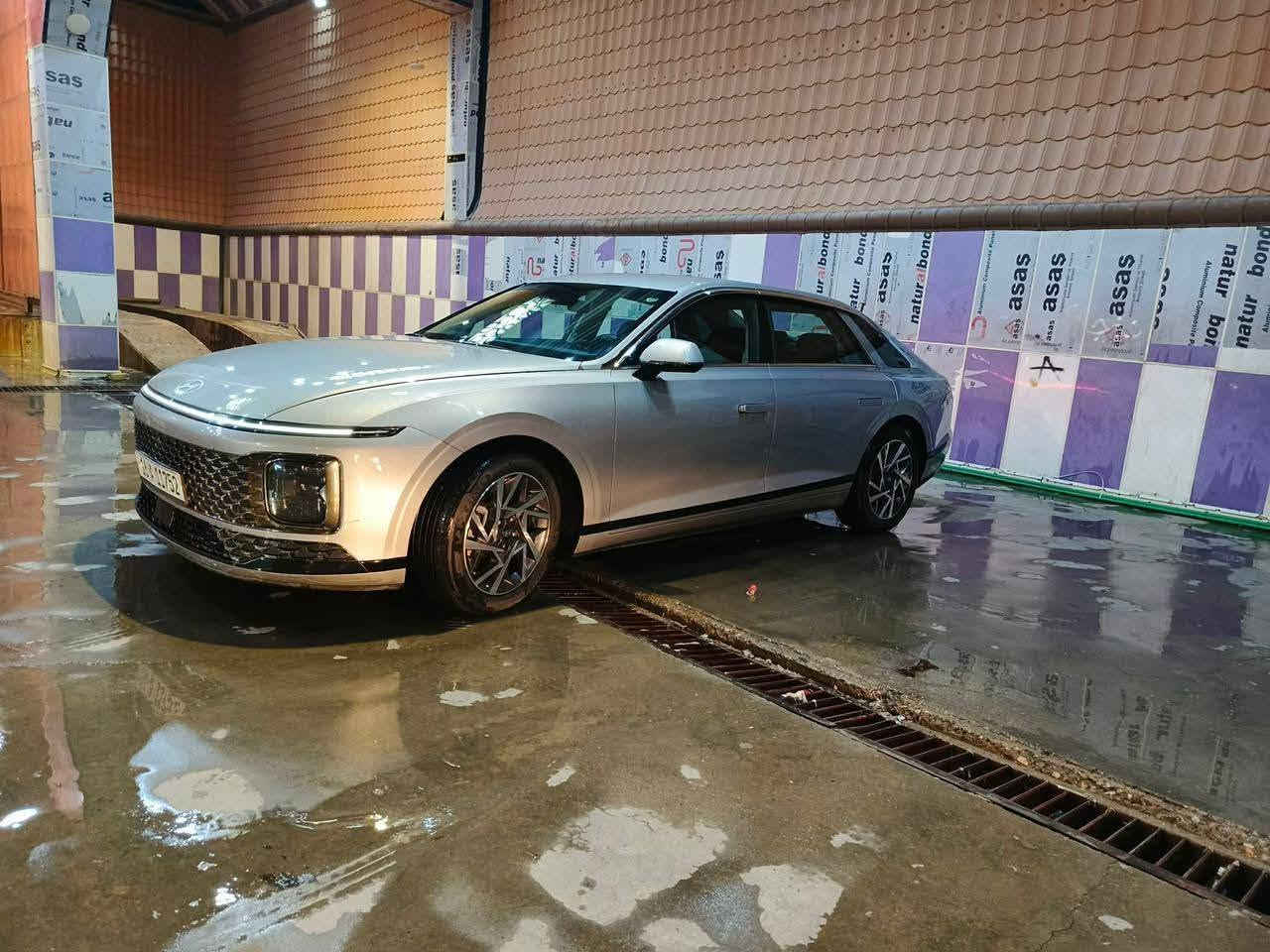 ازيرا وارد كوري غاز ⛽️  2024
مواصفات معروفة مرقم قادسية 
ماشية 68 الف 
بيها تبديل بنيد وجاملغين نفس اللون بدون شواصي بدون لغود كاملة وجاهزة بدون نقص 
السعر 170
للاستفسار 
***********
