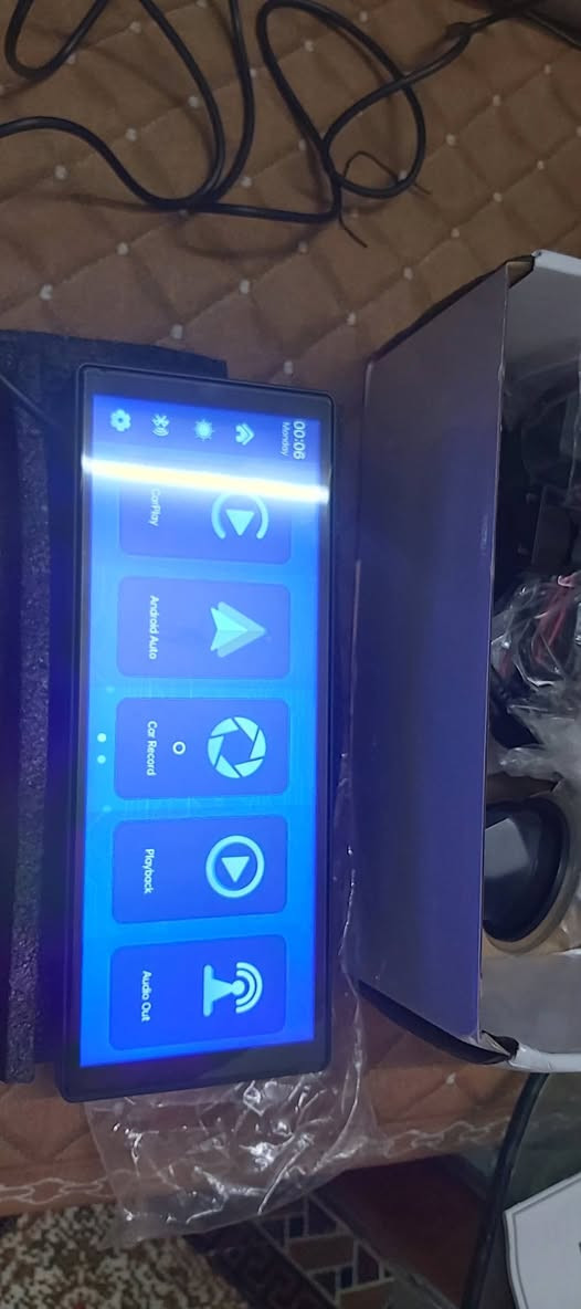 شاشة وكامرة اماميه وخلفيه مواصفات فول نظام اندرويد وكار بلي تعمل باللمس  جديده غير مستعملة كامل ملحقاتها وياها بيها عيب واحد الرام مايطلع عاصي جوه السعر 60 الف


**إذا كنت صاحب هذا الإعلان وتريد حذفه لأي سبب، رجاءا أرسل رسالة إلى الدعم الفني**