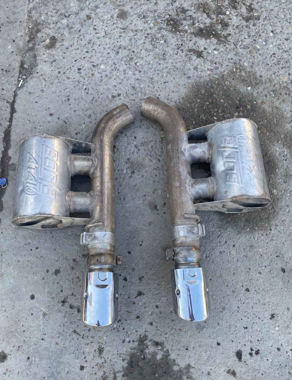 السلام عليكم
دبات بورلا اتاك هيلكات 
دبات srt اسود اصليات نضيفات جدا 
شوته srt بلاديه 
نفخات وايد بدي جاملغ خلفي اصلي تفصيخ 
المنصور دور السود 
للاتصال ***********
