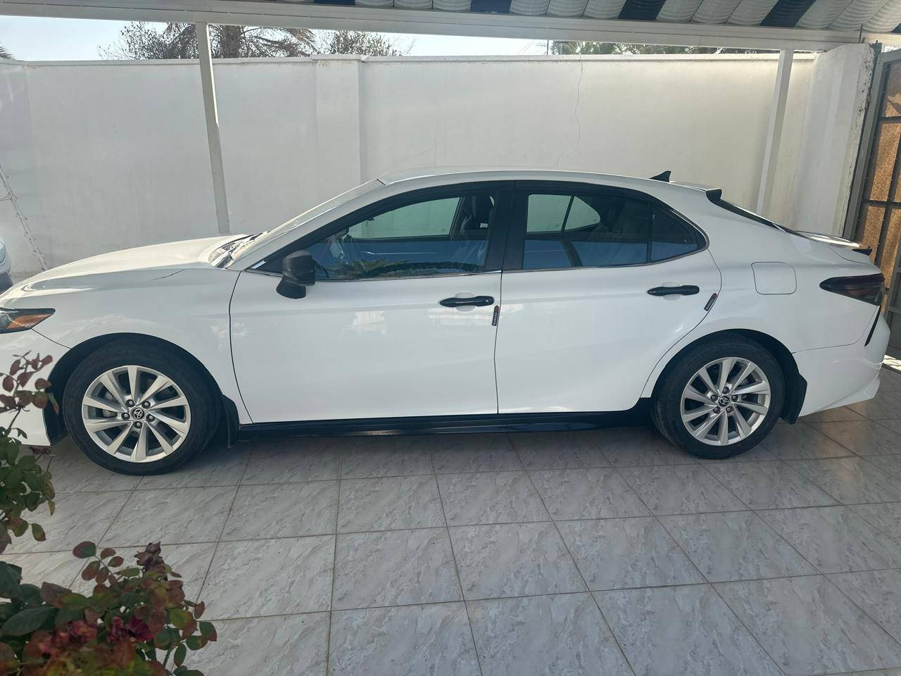 السلام عليكم كامري ٢٢  SE مصبوغ ابيض رقم فحص موقت السعر ١٨٥ ورقه ماشيه٤٤الف  للاستفسار اكثر الاتصال على الرقم***********
