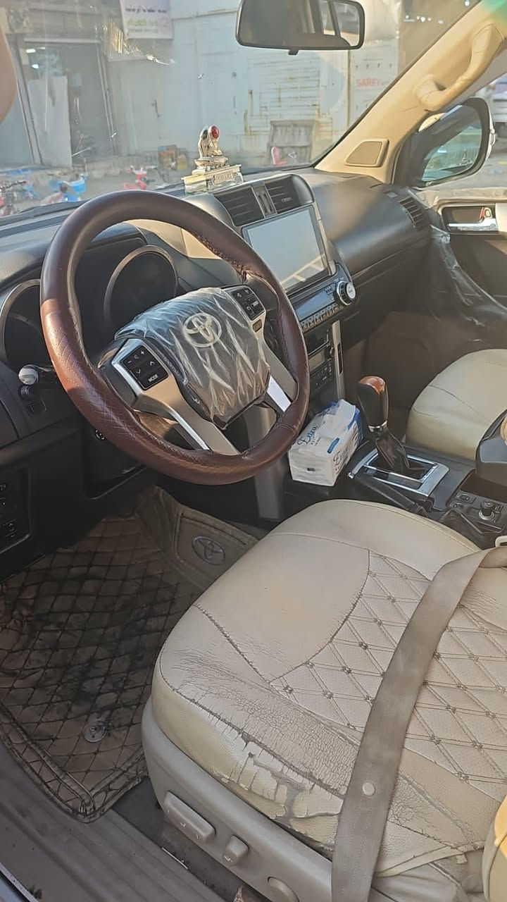 سلام عليكم برادو ٦ سلندر  ٢٠١٠ محدثة ٢٠١٧ فول واحد ع واحد سيارةجاهزة من جميع النواحي مصبوغه حزام علمود التحديث مكفوله من الضربة والحادث 
مكانها بغداد الغزالية  
السعر ٢١٠
***********
