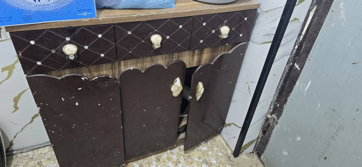 غراض للبيع مستعجلين عليهن ميز طعام ٣٥ لف ميز كومدي ٦٠لف معرض للبيع هو بوفية وهو معرض ٣ متر ٢٠٠لف كاونتر نظيف جدا مع الملحق مع سنك كرانيت سعرة ٣٥٠لف


**إذا كنت صاحب هذا الإعلان وتريد حذفه لأي سبب، رجاءا أرسل رسالة إلى الدعم الفني**