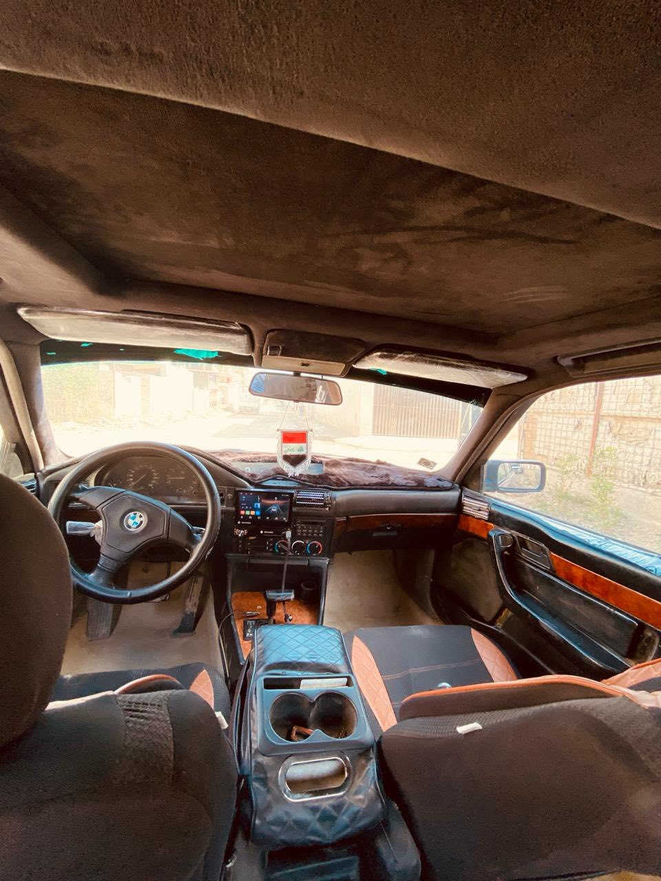 السلام عليكم 
BMW 525 
موديل 1990 مسكر 
باسمي تحويل شوكت متريد 
السيارة جاهزة من كلشي ✅
تدفه وتبريد ثلج ❄️ قطعتين
جام أربعه كهرباء ✔️
فتحه سقف✨
السياره ما ناقصه كلشي بس تصعد وتمشي 
وهاا اني مصوره بدون غسل وره الغسل تخبل والله وبالعافيه عل ياخذه 

مكان السياره بغداد ابو غريب  
السعر اتصل وادلل 
***********
موجود واتساب 
ربي يوفق الجميع
