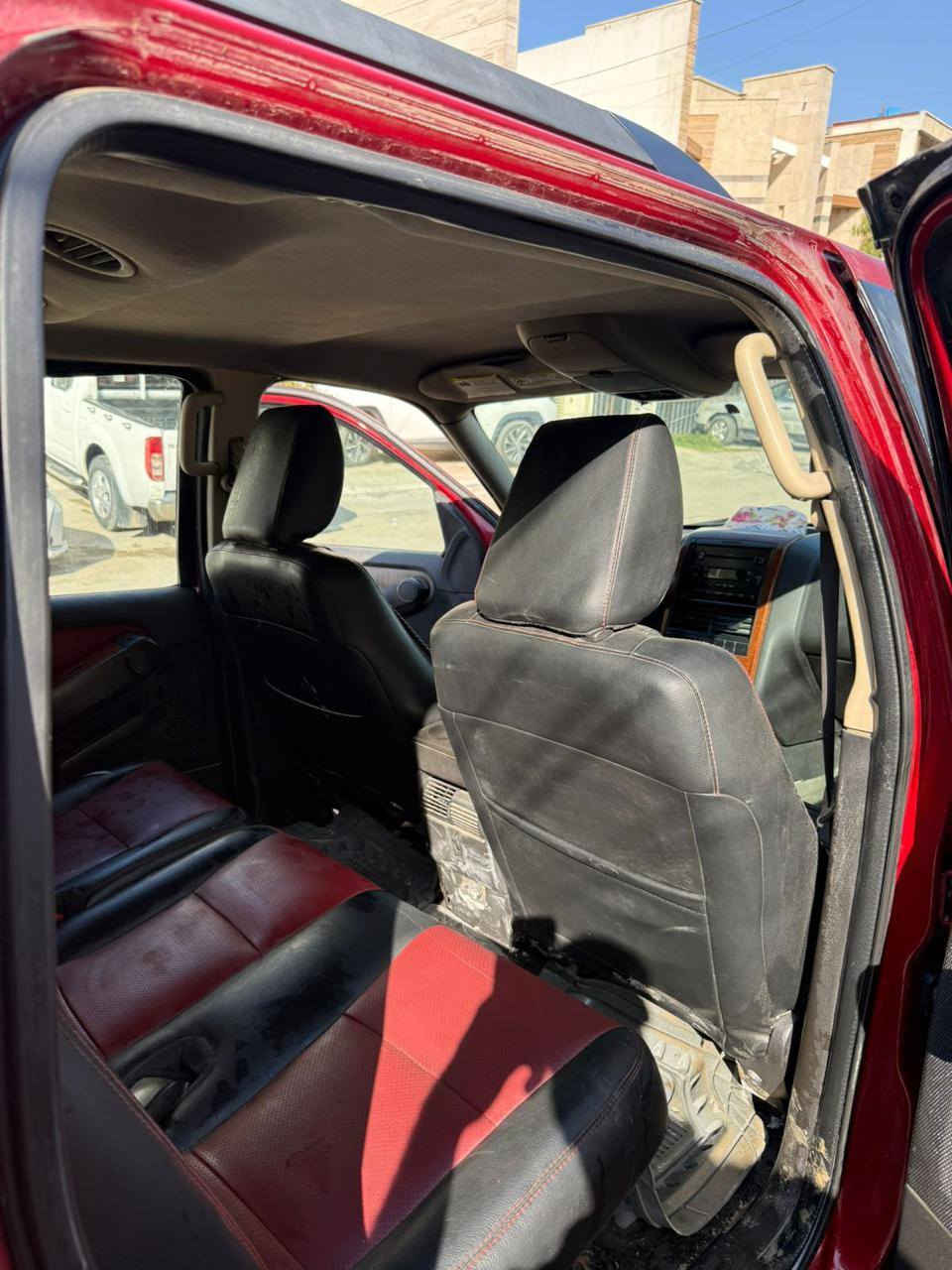 فورد اكسبلور موديل 2010
ماشيه 100 الف ميل 
وارد امريكي 
من امريكا حادث حرق تنته فقط 
بالعراق حادث جاملغ ايمن وبعده ما مصلح
***********
