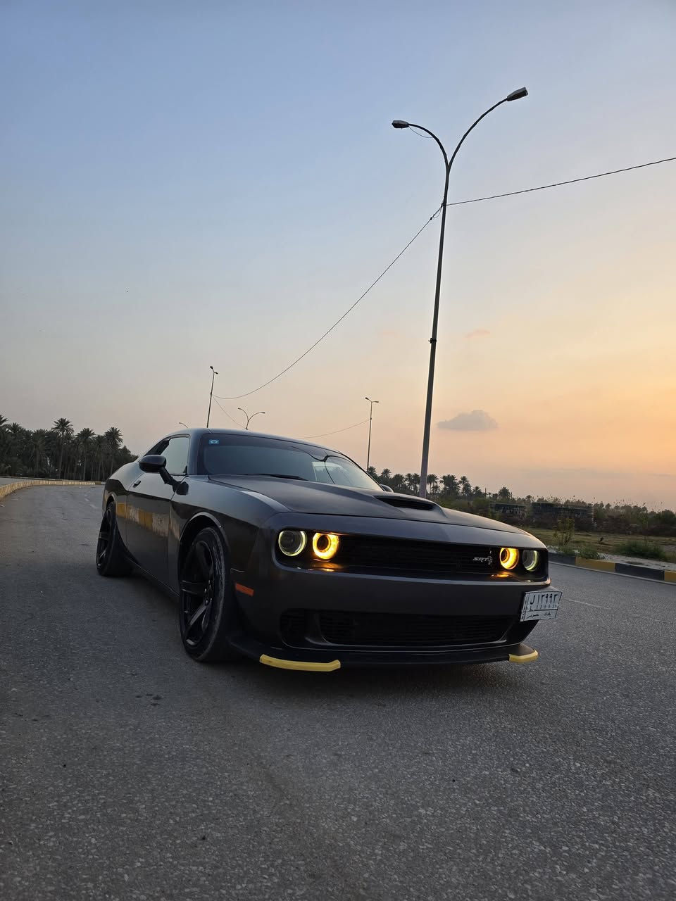 جالنجر 2022
6 سلندر. 
السياره gt
بيها جاملغ و بنيد بدون دواخل 

المواصفات 
بصمه تشغيل 
تشغيل عن بعد 
كشنات مخمل 
حساسات 
كامره خلفيه 
شاشه كاربلي 
شفتات ستيرن 
كرسي كهرباء 
تحكمات ستيرن 
ويل نجمه اصلي 
السياره خاليه من اي عطل شرط
***********
بابل شارع ٨٠
