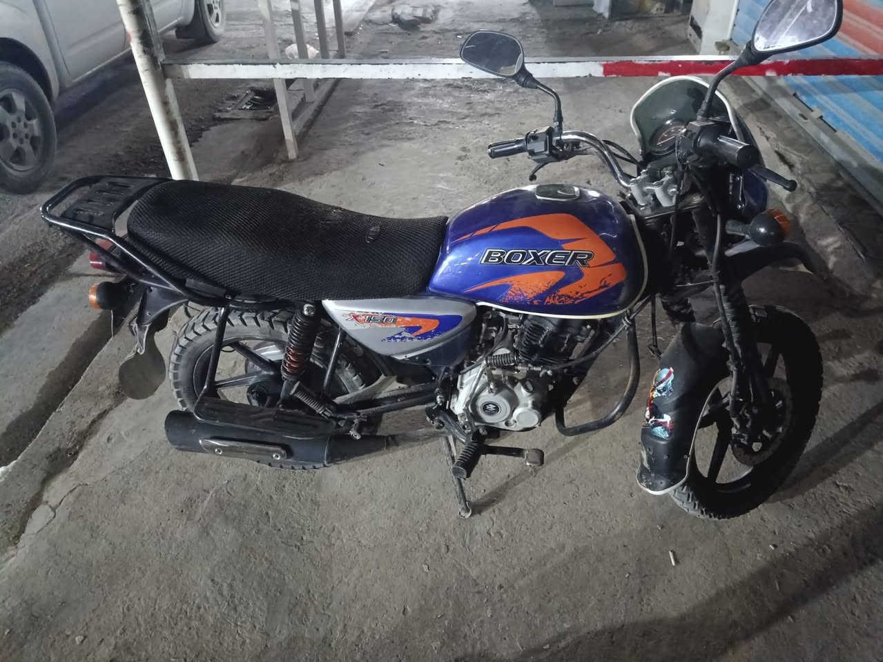 سلام عليكم بوكسر للبيع موديل 23 مكينه مكفوله  تحويل ثاني يوم دراجه حلوه وناعمه نضيفه حيل بيها بي صوت بل سلف خشم مكاني بلديات سعرها 3,000 .. رقم***********
