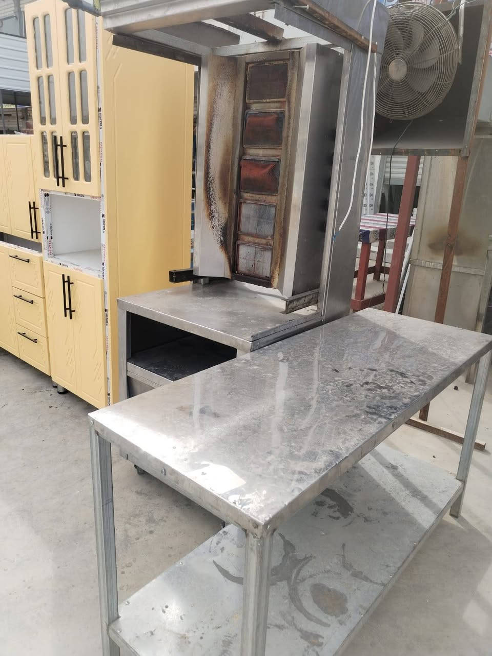 سلام عليكم غراض للبيع كلهن نضيفات استعمال يومين مستعجل سعر 850
***********
