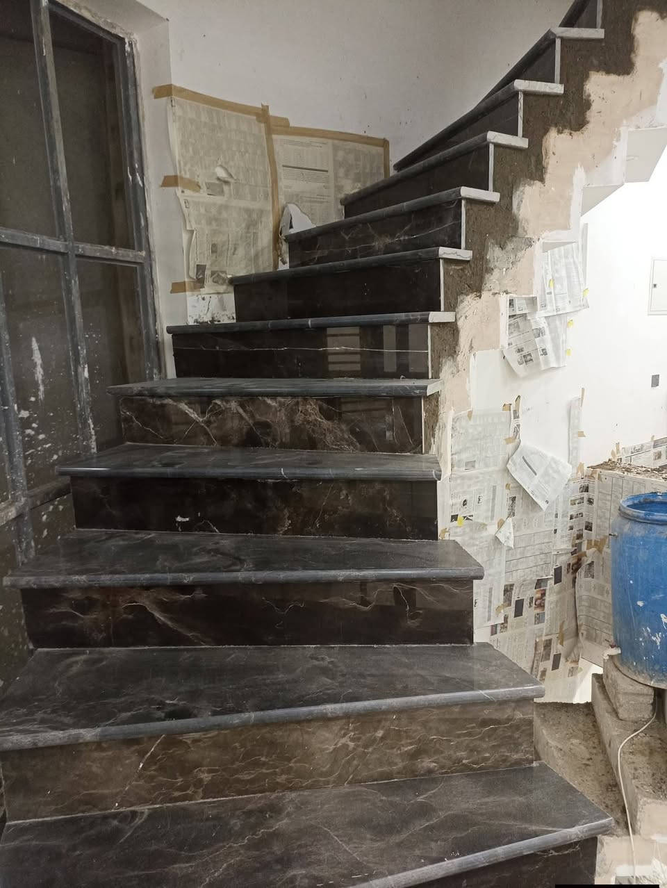 ابومالك المصري لتطبيق السيراميك والبوراسلين وبايات الدرج كادر كامل شغل هندسي***********
