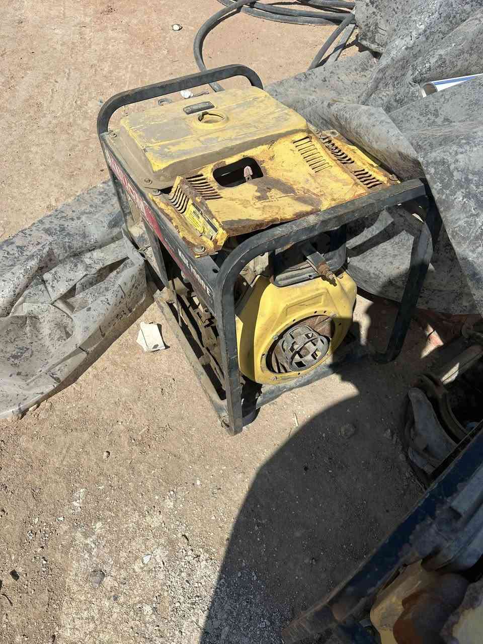 سلام عليكم مولدات للبيع وحده شغاله والباقي عاطله مكاني نجف ***********
