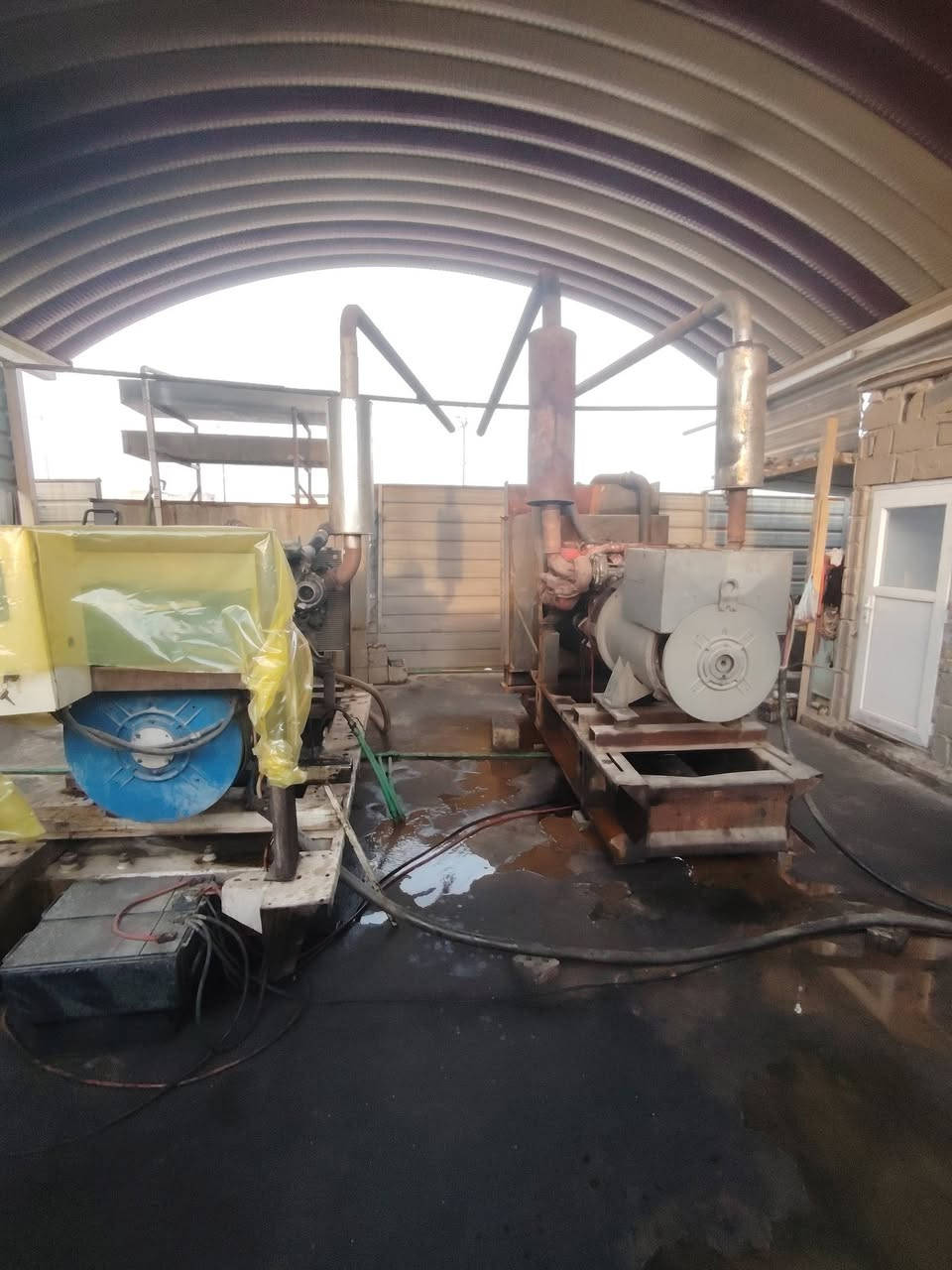 موقع فيحي الوفاء حمل 900 وقابل لزياده وغلب الحمل محلات يعني تجاري كابينات عدد 3 وقريبات علموقع 140 كيفي مسجل معه تقديم رفع القدره للسفسار عله هاذه رقم ***********
