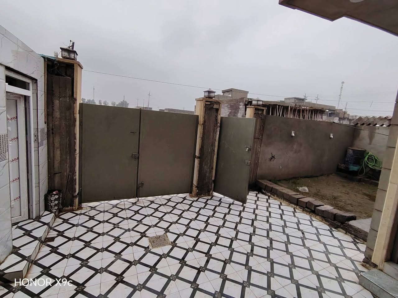 🏠 دار للبيع في حي القوسيات، خلف معمل غاز التوفيق.
- المساحة: 180 متر
- فول كامل
- يتكون من:
- غرفتين نوم
- هول
- استقبال
- مشتملات
- مطبخ
- كراج
- الاتجاه: قروب ☀️
- خدمات:
- ماء
- كهرباء
- التبليط: 30 متر
- البناء حديث
- كاشي سرميك، سقف ثنوي، فول كامل
- وجهاً: 12 متر
- نزال: 15 متر
- سند زراعي نموذج 25 حق التصرف، سند أبيض
- وصل بلدية
- السعر: 65 مليون، قابل للتفاوض

للاستفسار:
- ***********
