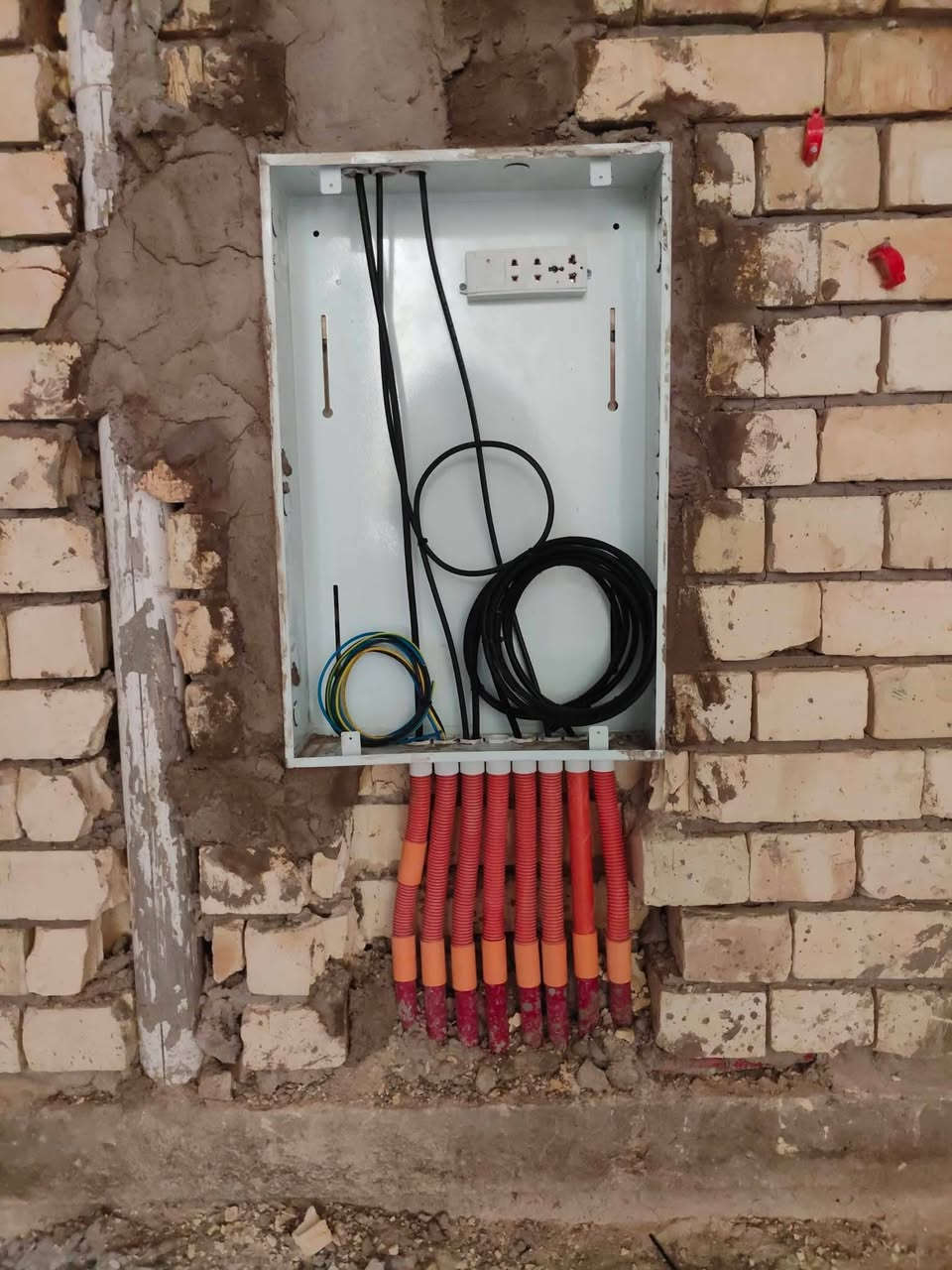 كهرباي متفرغ وعملي يقيمني ***********
