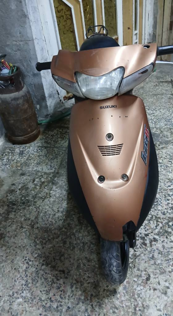 السلام عليكم
دراجه ساسوكي جنطه مجفته بس مره وحده نكره سلف كهربائيات شغاله كلها شغله والسوادات نضيفات السعر ٣٥٠ الف وبيها مجال ان شاء الله للشراي 
موجود واتساب وشريحة ***********
