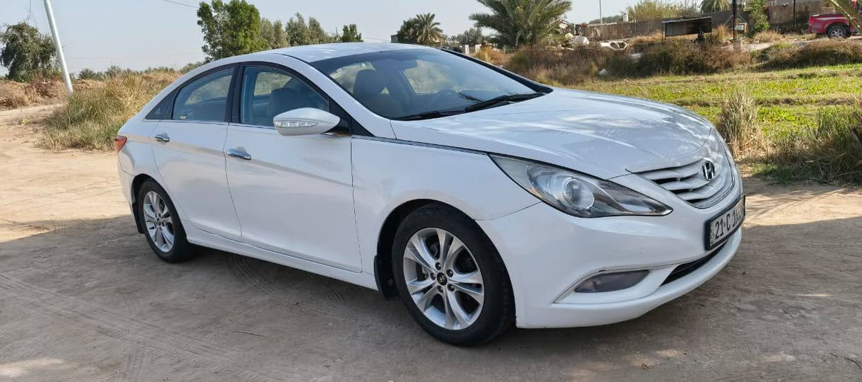 سوناتا موديل ١٢ خليجي مكينه ٢٤٠٠ رقم سليمانيه نكليزي باسمي تريد تحويل تريد وكاله بيه قطعتين صبغ بدون دواخل السياره جاهزه من كلشي تدفه تبريد اي نقص مابيه تخم تاير 
السعر ١٣٠ وبيه مجال الاتصال ***********
