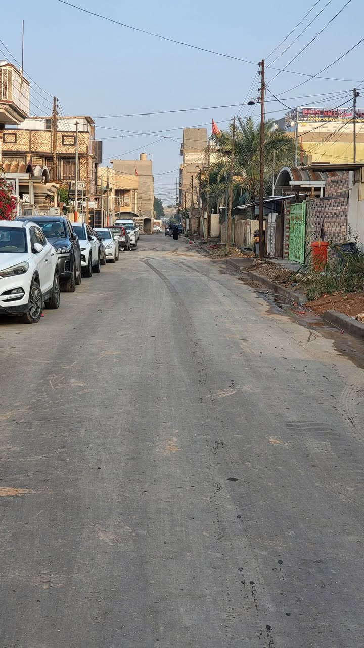 سلام عليكم
بيت للبيع في حي الاساتذه  ٢٠٠ م واجهه ١٠ نزال ٢٠
خلف تجاري شارع الحسينيه مباشرتا وقريب جدا من شارع ٦٠ مقابل مجمع حمرابي الطبي المنطقه مخدومه مجاري وتبليط 
يتكون من 
غرف نوم عدد ٤
 وصحيات عدد ٢
 مطابخ عدد ٢
 وصالات عدد ٢ 
حاليا مجهز ان يقسم مشتملين مع وارد ايجار ممتاز
للاستفسار تواصل ***********
