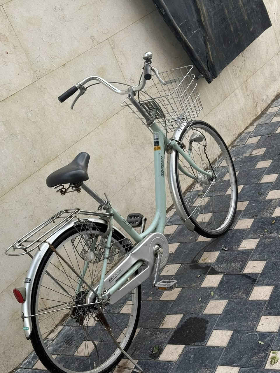 سلام عليكم 
متاح بايك بناتي من ماركة SOARER المعروفه 
بايك كسر حاوية 
حساس امامي ثلجي 
بايك معدن( المنيوم)
سلة امامية ستيل 
بايك ياباني مختوم 
بايك دسك دهني 
بايك مكينة شيمانو 
مكاني بغداد الاعظمية 
السعر 130 وبي مجال 
للتواصل ***********
