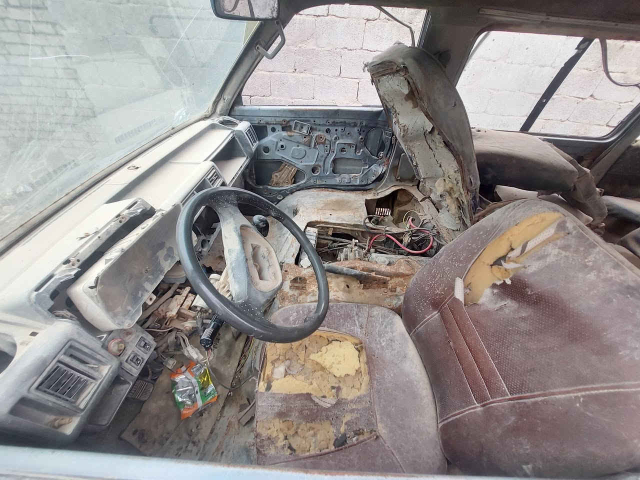 السلام عليكم كيا بستا ٩٥ مكينه جديد مجفتها كير خير من الله ابيع كوم حديد شوفت عينك السارة كاعده صار ٣ اشهر مطروحه 
***********
