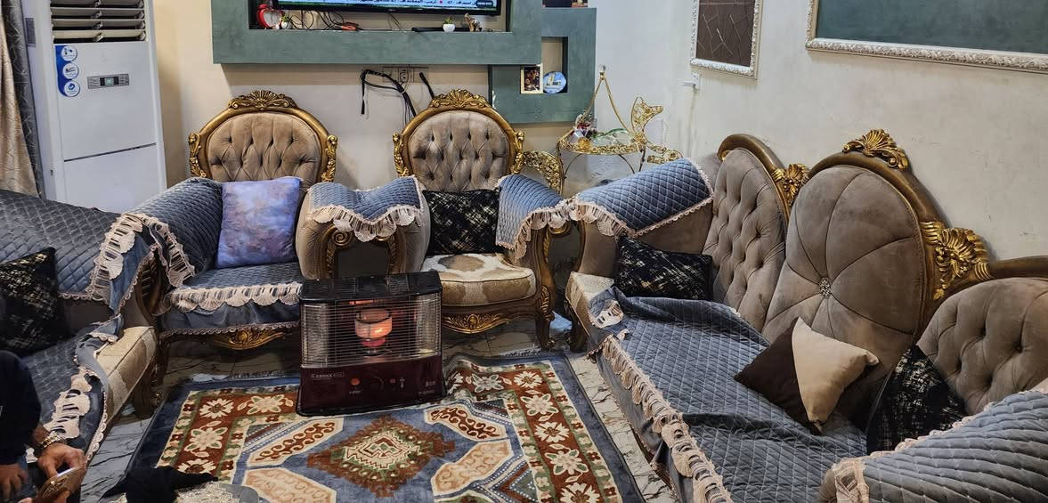 السلام عليكم 
تخم مصري دمياطي 10 مقاعد مستخدم قليل 
العنوان بغداد الاعظمية 
للاستفسار *********** موجود واتساب
