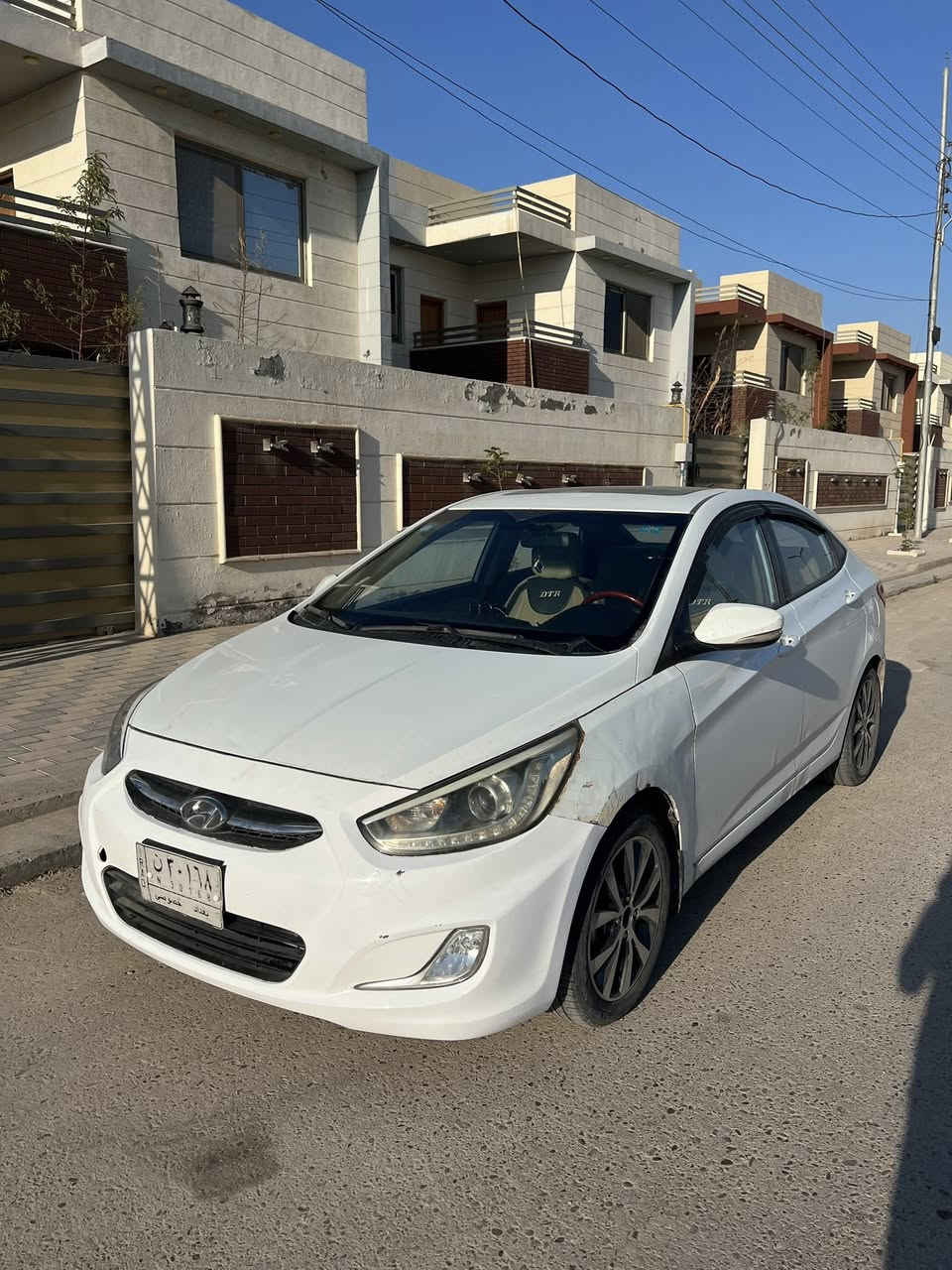 لسلام عليكم 
اكسنت 2015 
 خليجي فول 
مكينه 1600 المرغوب قطرتين 
فتحة 
حساسات خلفيه 
كامرا 
شاشه 
تحكم ستيرن جهتين 
ارضيه مغلفه 
دوشمه 
خمسة ويل كب بلادي شركة 
وباقي المواصفات العاديه 
صدر امامي خلفي جديد
تدفئه شغاله و تبريد 
ومناقصها شي تشغل وتطلع وين متريد 
بيها صبغ جاملغين اماميات 
وهاي الطخة ما مصبوغة 
والباقي الصور واضحة 
مكفولة كير ومكينه وكهربائيات 
ماشية 64 الف حاليا 
السياره من اخذتها ماشيه 20 الف بس 
بس عاطل عدهم الدشبول ومبدلينه ف مصفره قبلها جانت ماشيه 75 الف وموجوده صور وليبل المشي 
يعني مجموع المشي الكلي تقريبا 135 الف 
ف خلي نكول السياره ماشيه 135 الف كيلو 

وكلشي ذاكر بلمنشور وصورها واضحة وتفاصيلها واضحة 
مكان السياره بغداد العامرية  
السعر 95ورقة وبيها مجال بسيط 
***********
