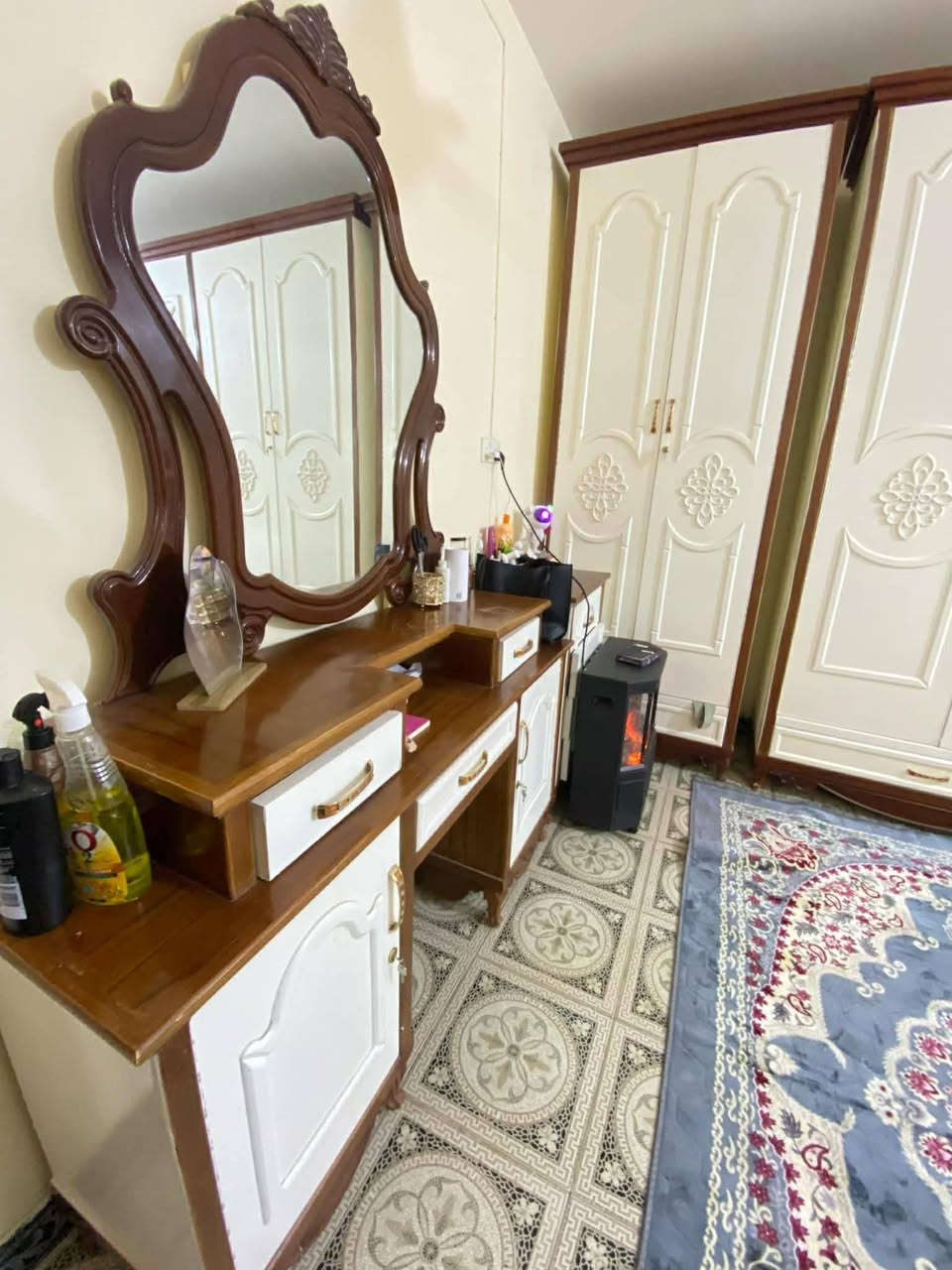 غرفه للبيع مسوينه قبل سنة  خشب عراقي تكمه الغرفة حيل ضخمة وقوية جداً مسويه 3
يردوه مليونين  و250  وبيه مجال لشراي

مكان ديوانيه


**إذا كنت صاحب هذا الإعلان وتريد حذفه لأي سبب، رجاءا أرسل رسالة إلى الدعم الفني**